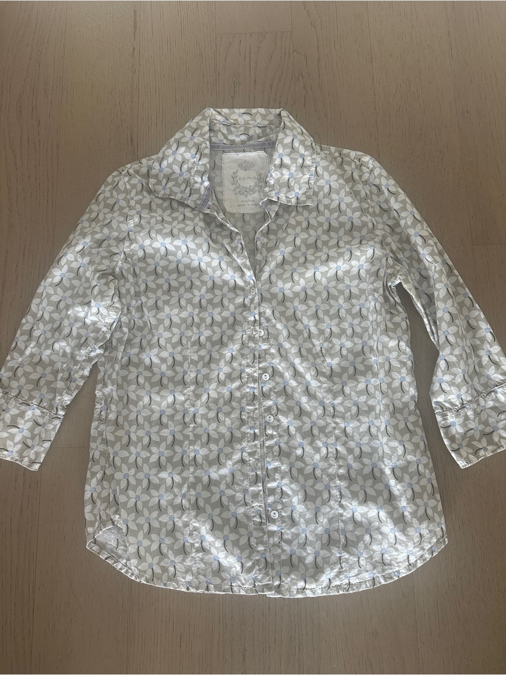 Light Taupe Daisy Button-Up Shirt with 3/4 Sleeves
